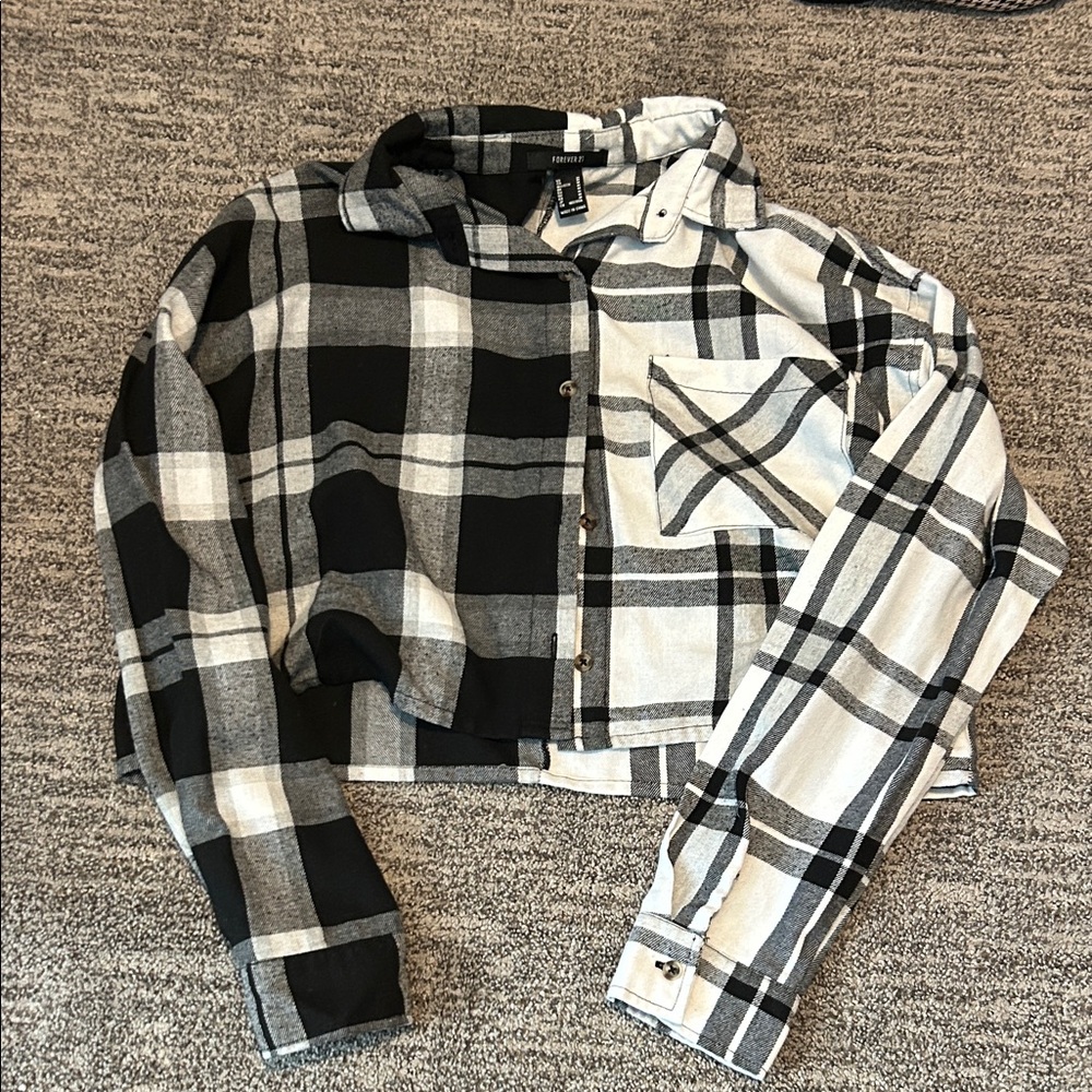 Forever 21 womens cropped two tone  Black and White Plaid Button Down Shirt